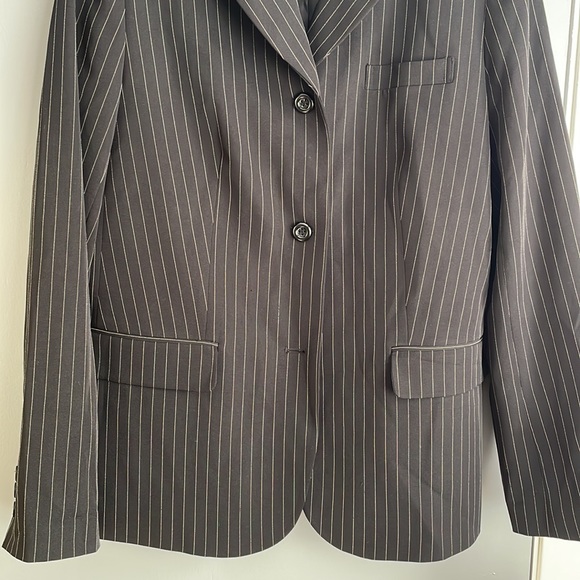 Elizabeth & James stripped blazer, size 4 - Picture 5 of 7
